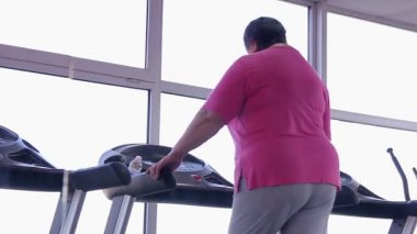 Kilolu kadın kıdemli eğitim