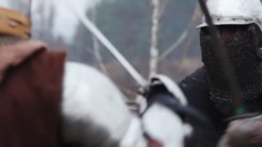 Ortaçağ, iki güçlü ve zalim şövalyeler arasında kanlı ve korkunç mücadele