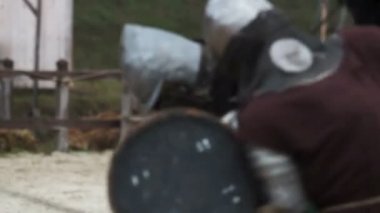 Ortaçağ turnuvada yarışan Şövalyeleri