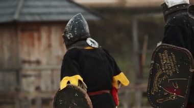 Yorgun ve bitkin rakipler savaş bırakarak