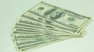 Doktor stetoskop dolar rüşvet bırakır.