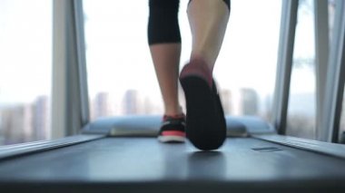 Koşu bandında kadın eğitimi