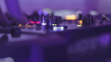 DJ ayakta karıştırma konsol