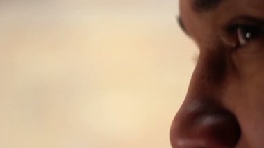 Üzgün adam yaşamdan, söz pay hatırat, itiraf, closeup çekim yapma