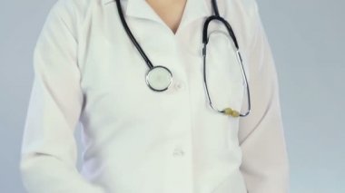 Beyaz önlük işareti, güven Kliniği Yaşasın gösterilen başarılı doktor