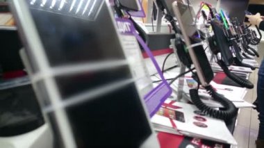 Elektronik Gadget showroom mağaza, akıllı telefonlar test alıcılar