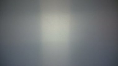 Erkek siluet gelişmekte olan, yanıp sönen, korkutucu jestleri korkunç