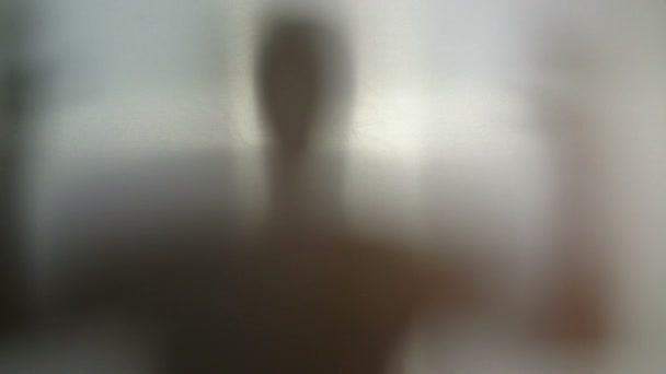 Geheimnisvolle Silhouette mit Händen auf und ab, Person im Stress — Stockvideo