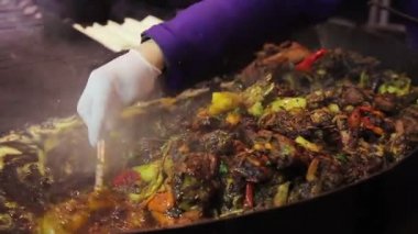 Yemek sebze, Asya geleneksel yemekleri ile yağlı kızarmış et hazırlama