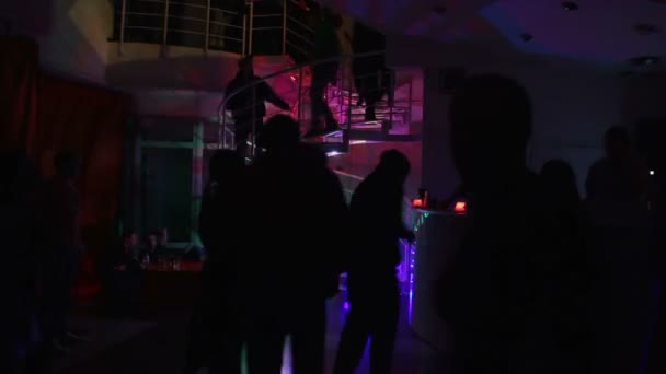 People partying and relaxing after hard day in the nightclub. Crowd. Time lapse — Stock Video