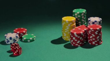 Şanslı kumarbaz, floş royal el, oyun kazanan şanslı kişi gösterilen kazanan