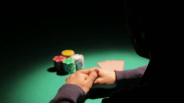 Kumar bağımlısı Borçlar casino para kaybetme sonra getting silüeti