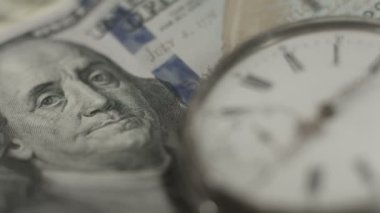ABD yüz dolarlık banknot, cep saati. Zaman, para sistemi