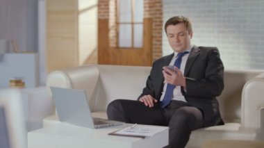 İş analisti arama numarası, telefon görüşmesi lüks office yapma