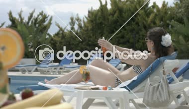 Esmer modeli Güneş kremi, dinlenme ile Cilt Bakımı