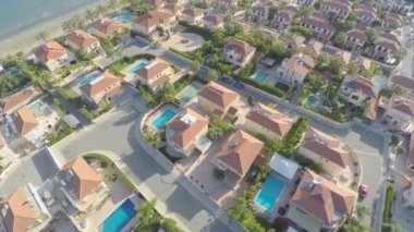 Üstten Görünüm Yüzme Havuzlu Kiralık evler. Resort tatil. Hava