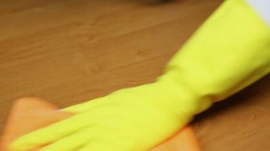 Profesyonel süpürge tablo Temizleme Servisi daire silerek. Temizlik