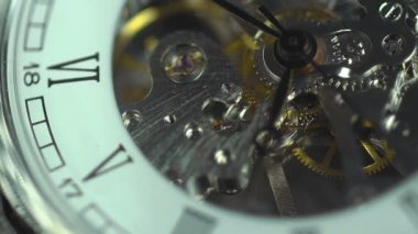 Eski saat yakın çekim, geçici zaman. Hayat her dakika fiyatı