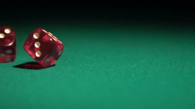Zar casino tablo yavaş düşen kırmızı küpler kader, karar verin. Kumar