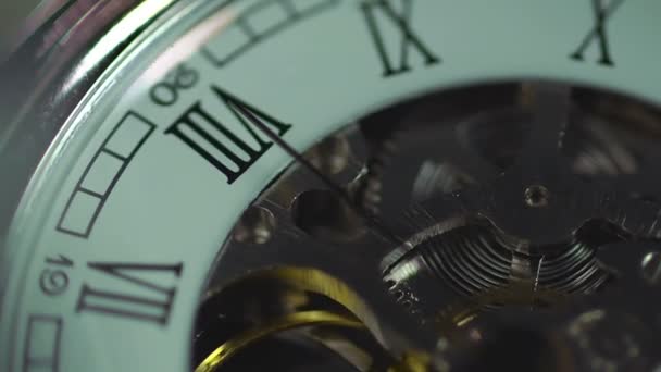 時計、永遠のメカニズム。すぐに過ぎていく時間します。人間の生活史 — ストック動画