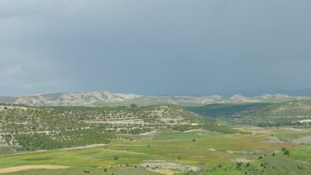 Panorama di bellissimo paesaggio, ambiente naturale, parco eolico in campo verde — Video Stock