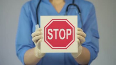 Dur işareti, holding doktor sağlıksız yaşam tarzı hakkında zararlı alışkanlıkları uyarı