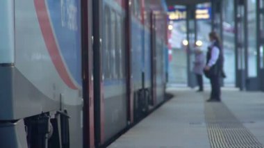 Son yolcu çalışan tren, iletken kontrol eden disiplin, slowmotion