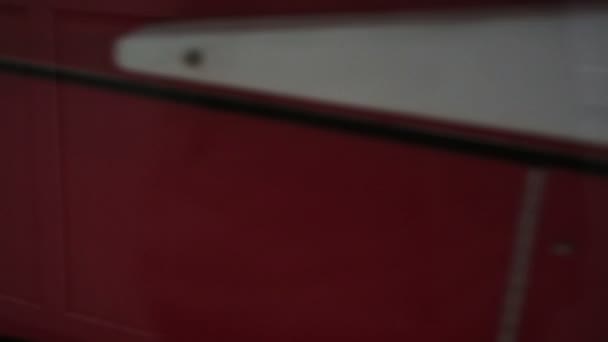 型補修材車両クリーニング ホワイト アイス スケート リンク、表面の準備の競争のため — ストック動画