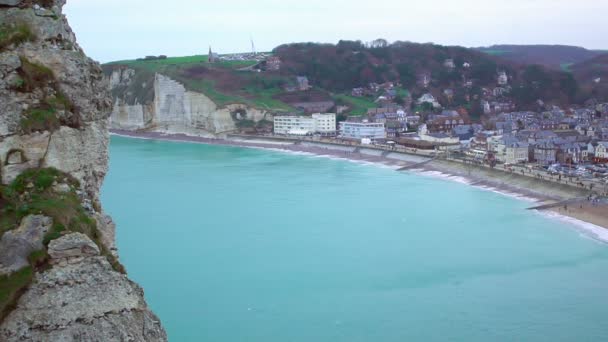 Etretat city line above English Channel, beautiful view of buildings from cliffs — Stock Video