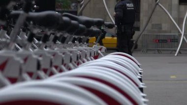 Şehrin devriye ve Bisiklet Park yakınındaki güvenlik sağlayan polis