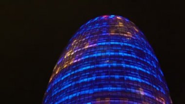 Gökdelen üzerinde oluyor illuminative Led göstermek şaşırtıcı Modern mimari