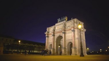 Paris Konuklar ile ilgilenen Arc de Triomphe du atlıkarınca, gezi tur Fransa