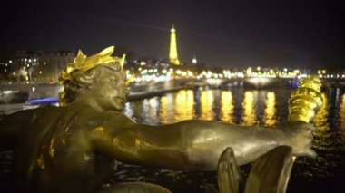 Pont Alexandre, Eyfel Kulesi geceleri köpüklü üzerinden Paris cityscape bakış