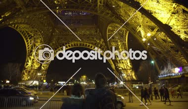 Eyfel Kulesi mutluluk, zevk, seyir aşık çift uyuşuk