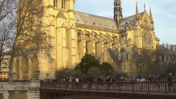 Oude architectuur, uitzicht op de kerk van basiliek van Saint-Denis in Parijs, Frankrijk — Stockvideo