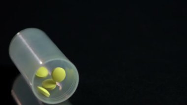 Umutsuz hasta hasta tedavi edilemez hastalığı tanısı paket hap damla