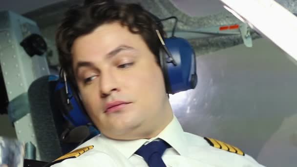 Professional pilot refusing from glass of alcohol drink before flight, soberness — Stock Video