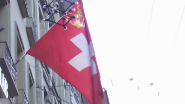 Rüzgar, ulusal sembol çırparak seyir Club Schweiz işareti ile İsviçre bayrağı