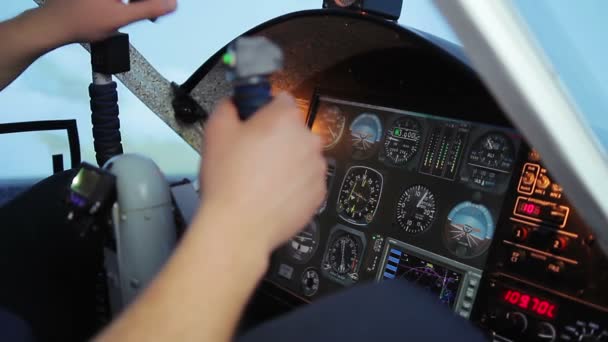Pilot's hand knocking on breakdown cockpit panel, flight control system error — Stock Video