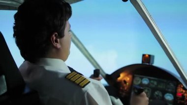 Gergin pilot tehlikeli türbülans bölge, kaza riskini uçaklarda manevra