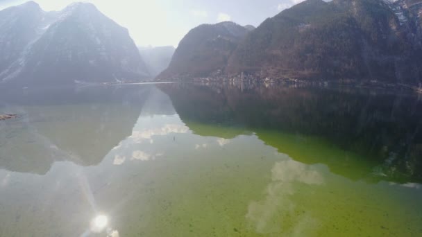 Alpes austriacos reflexión en el agua, hermoso paisaje para la recreación, relajarse — Vídeos de Stock