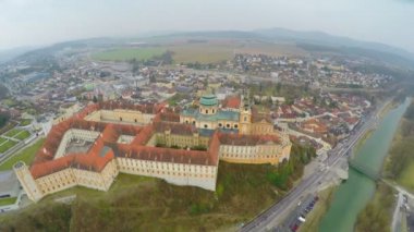 Güzel Barok abbey duran kasaba Melk ve Tuna Nehri üzerinde hava atış