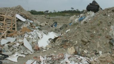 Ölümcül kaza sonuçları. Kaza heaped tahribe evleri kalıntıları