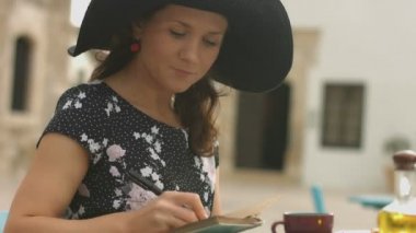 Genç Bayan Not Defteri'nde, yazma sokak Cafe hobi zevk ilham