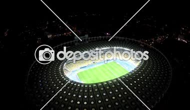 Kiev, Ukrayna - Haziran 2016 yaklaşık: Havadan görünümü Olimpiyskiy Stadyumu. Işıklı Stadyumu, modern spor salonu, hava atış sahada futbol maçı