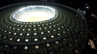 Kiev, Ukrayna - Yaklaşık Haziran 2016: Olimpiyskiy stadyumunun havadan görünümü. Futbol sahası, modern mimari ile spor arenasının etkileyici inşaatı