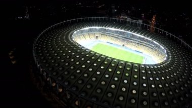 Kiev, Ukrayna - Yaklaşık Haziran 2016: Olimpiyskiy stadyumunun havadan görünümü. Serin aydınlatma, havadan görünümü ile büyük güzel stadyum futbol oyunu