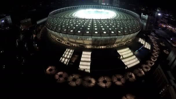 KYIV, UCRAINA - CIRCA GIUGNO 2016: Veduta aerea dello stadio Olimpiyskiy. Bella vista sul grande stadio nel centro della città, squadre che giocano partita di calcio — Video Stock