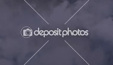 Sürekli bir Şiddetli fırtına, gök gürültüsü uçan uçak sesleri çatışma. Modern teknolojiler karşı yıkıcı doğal fenomenler. Açık uçak penceresinden olarak görülen muhteşem fırtına