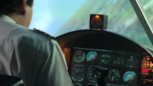 Pilot having heart failure during flight, plane falling down, terrible air crash — Stock Video